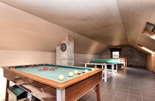 Nadrin House | Cosy Holiday Home in Nadrin with Private Terrace