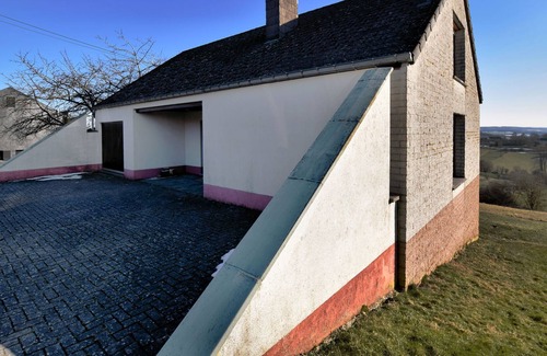 Nadrin House | Cosy Holiday Home in Nadrin with Private Terrace