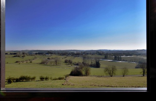 Nadrin House | Cosy Holiday Home in Nadrin with Private Terrace