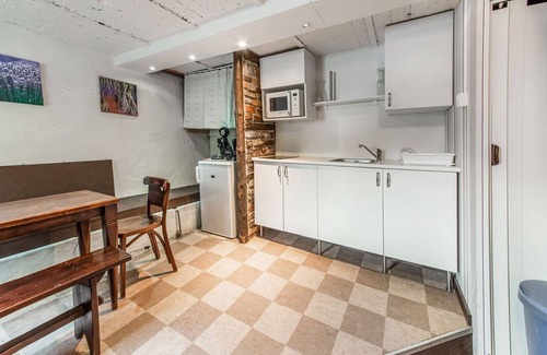 Cherain House | Cosy Holiday Home in Cherain near Forest