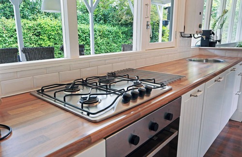 Ouddorp House | Cosy holiday home in Het Oude Nieuwland park for five guests with covered terrace.