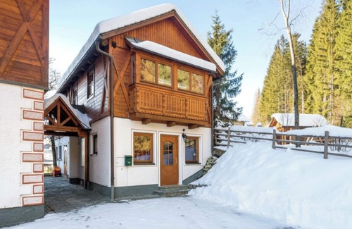 Mariapfarr House | Cosy holiday home with terrace near the slopes