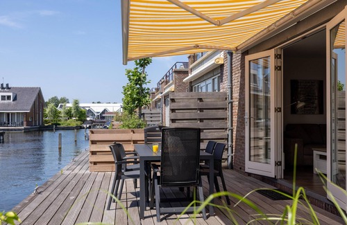 Municipality of Uitgeest Apartment | Cosy holiday home with jetty
