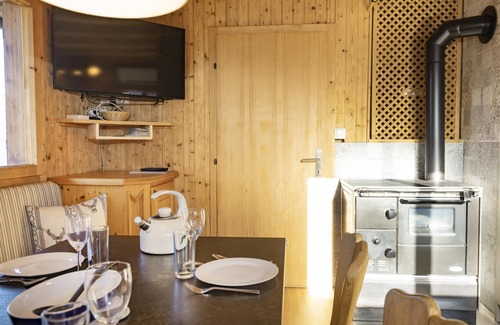 Schwaz House | Cosy holiday home with private garden