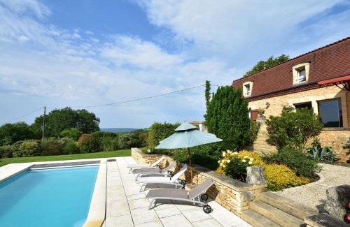 Coux-et-Bigaroque-Mouzens House | Cosy holiday home with swimming pool