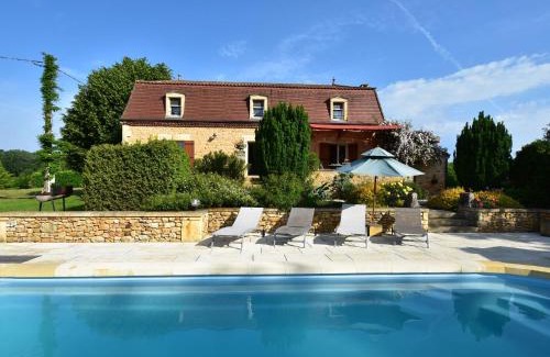 Coux-et-Bigaroque-Mouzens House | Cosy holiday home with swimming pool