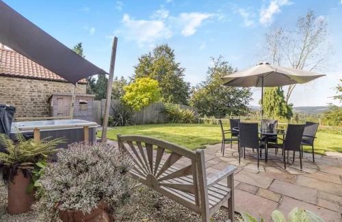 Marsh Lane House | Cosy Home from Home, Private Hot tub, Sunset Views
