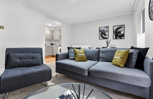 Island Gardens Apartment | Cosy Home in Canary Wharf