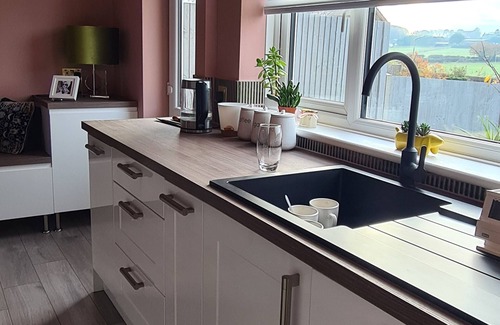 East Malling and Larkfield House | Cosy home in the Kent countryside. Pet-friendly.