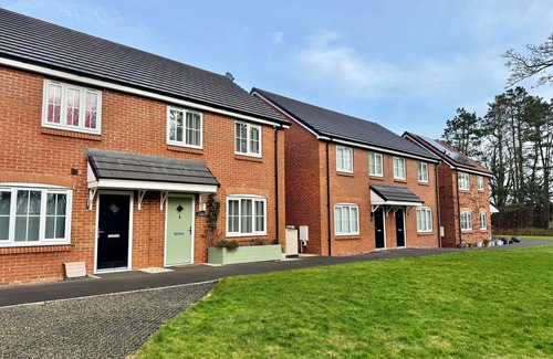 Morpeth House | Cosy Home: King Sized Bed, Netflix, Woodland Area