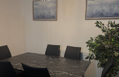 Kettering House | Cosy home, perfect for work contractors and families found in Kettering.