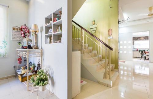 Bayan Lepas House | Cosy HomeStay at Penang Island -Beach and Village