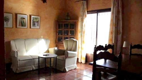 Estepa House | Cosy house in Estepa with mountain view
