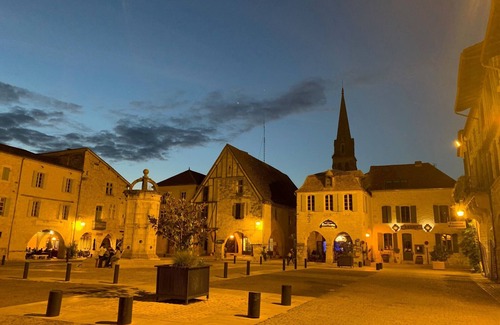 Eymet House | Cosy house in the heart of the bastide + courtyard + rooftop view