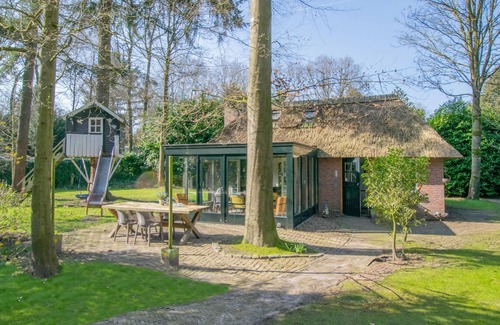 Haaren House | Cosy house with hot tub and sauna in the forest