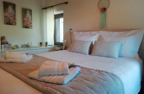 Kalivia House | Cosy lake house, μια ανάσα πριν τη λίμνη