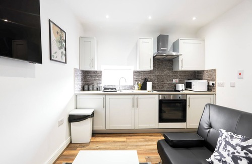Harehills Apartment | Cosy Large Flat Near Leeds City, Free Parking