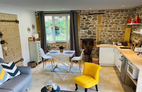 Sourcieux-les-Mines Apartment | Cosy little cottage in the countryside