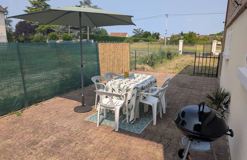 Noyers-sur-Cher Apartment | Cosy little house ideal for a family, 9 minutes from the zoo, close to the castles.