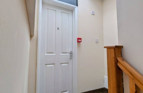 London Borough of Hounslow Apartment | Cosy Loft Studio Close to Heathrow Airport