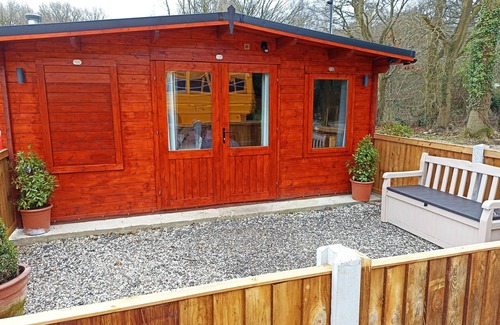 Billericay Cabin | Cosy Log Cabin. Perfect for short stop overs and weekends away.