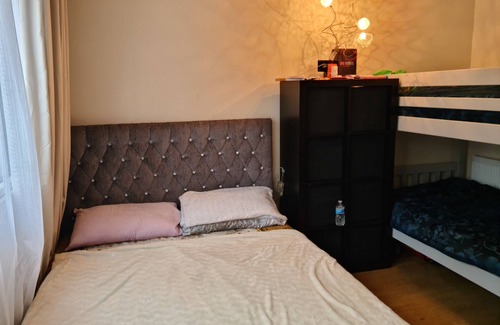 Notting Dale Apartment | Cosy London Apartment in Waynflete Square