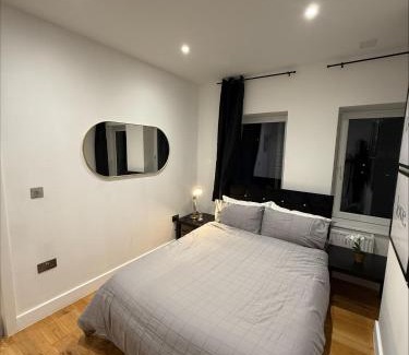 Stratford and New Town Apartment | Cosy London Apartment - Stratford near ABBA Voyage, 02 Greenwich, Westfield