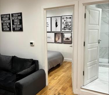 Stratford and New Town Apartment | Cosy London Apartment - Stratford near ABBA Voyage, 02 Greenwich, Westfield