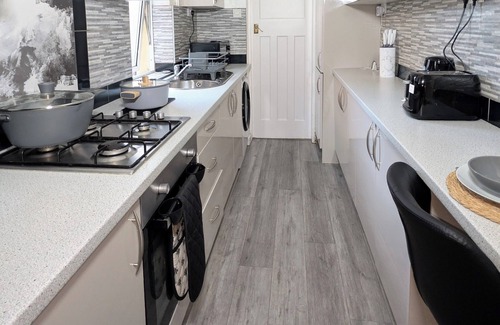 Leicester House | Cosy LongStay: Breakfast, Games, Parking&Projector