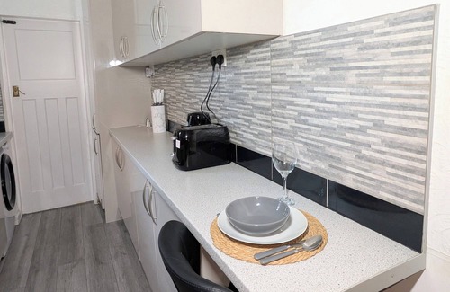 Leicester House | Cosy LongStay: Breakfast, Games, Parking&Projector