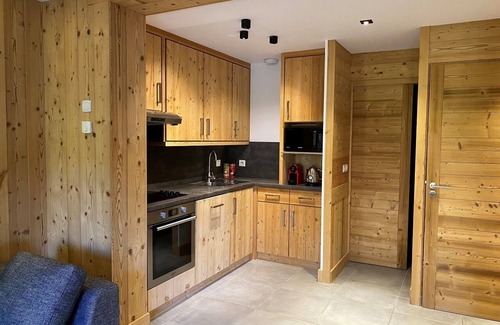 Mont-de-Lans Ski Chalet | Cosy luxury chalet apartment, direct access to slopes, panoramic view