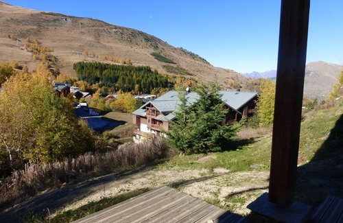 Mont-de-Lans Ski Chalet | Cosy luxury chalet apartment, direct access to slopes, panoramic view