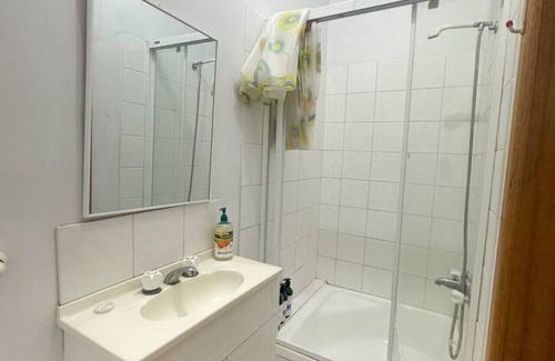 Marrickville Apartment | Cosy Marrickville Retreat | Queen bed, Food, Cafes