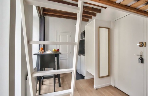 Quartier du Faubourg-Montmartre Apartment | Cosy Mezzanine Studio in the Heart of Paris (4)