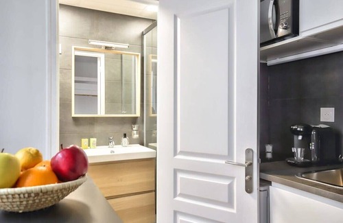 Quartier du Faubourg-Montmartre Apartment | Cosy Mezzanine Studio in the Heart of Paris (4)