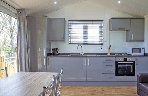 Hutton Rudby Ski Chalet | Cosy micro lodge, perfect for a romantic or family retreat.