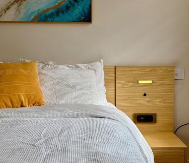 Blakehurst House | Cosy Modern 5BR Home-Major Hubs Parks with EV Charger