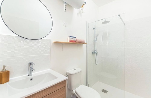 Les Poulettes Apartment | Cosy, modern air-conditioned T2