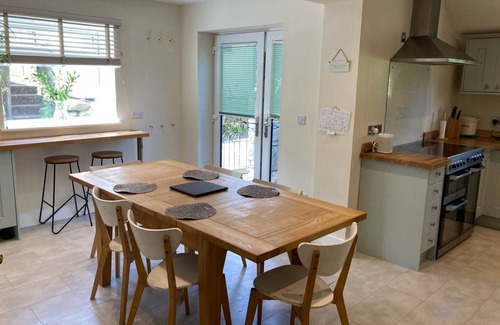 Bangor House | Cosy, Modernised and Peaceful Welsh Cottage on the Edge of Eryri National Park