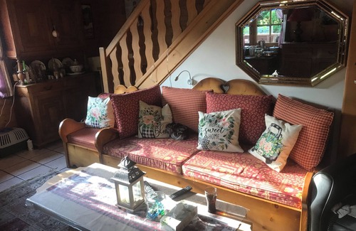 Morillon Bed & Breakfast | Cosy, mountain-decorated 4-person room with table d'hôtes option