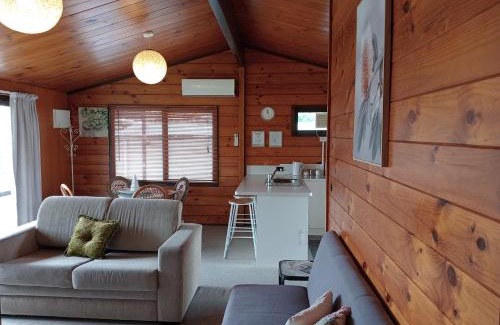 Rotorua House | Cosy n Central Rotorua 2BR Entire House & Studio