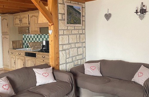Espinasses House | Cosy nest in Théus with panoramic view