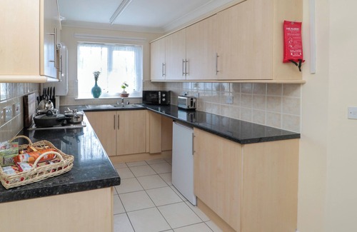 Woodhorn House | COSY NOOK, pet friendly, with a garden in Amble