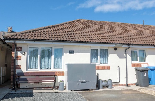 Woodhorn House | COSY NOOK, pet friendly, with a garden in Amble