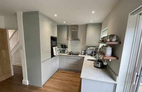 Woodside Apartment | Cosy Norwood 2 bed house