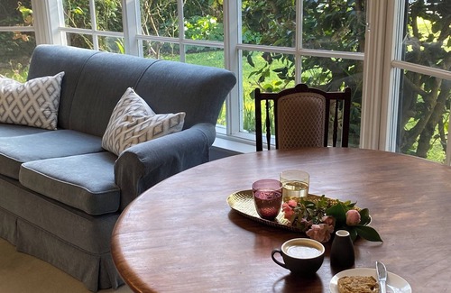 Frankston South House | Cosy Oliver Hill retreat, short walk to beach & scenic lookout