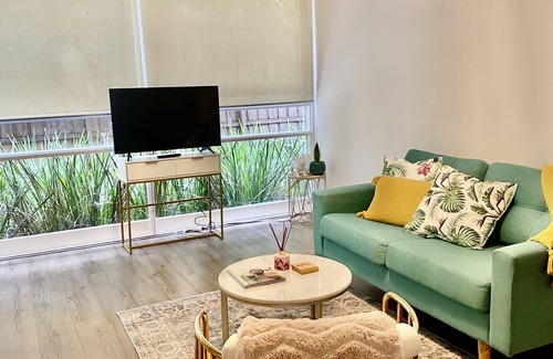St. Kilda East Apartment | Cosy one bedroom apartment in Windsor in a quiet street. Pet friendly n