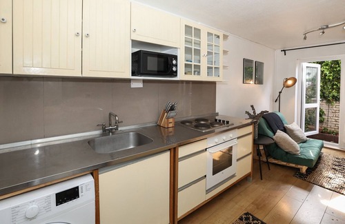 Notting Hill Apartment | Cosy One-bedroom Flat Sleeps 5 nearby Ladbroke Grove.