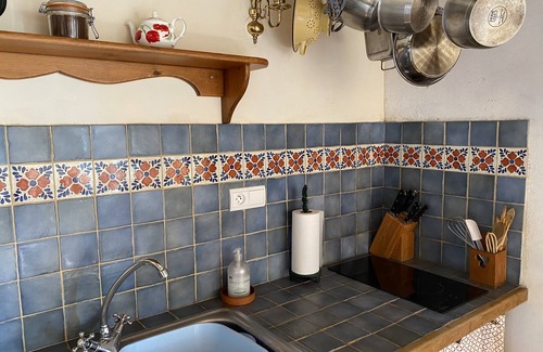 Lascazeres Cottage | Cosy one bedroom Gite, with Pool. MADIRAN