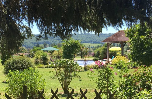 Lascazeres Cottage | Cosy one bedroom Gite, with Pool. MADIRAN